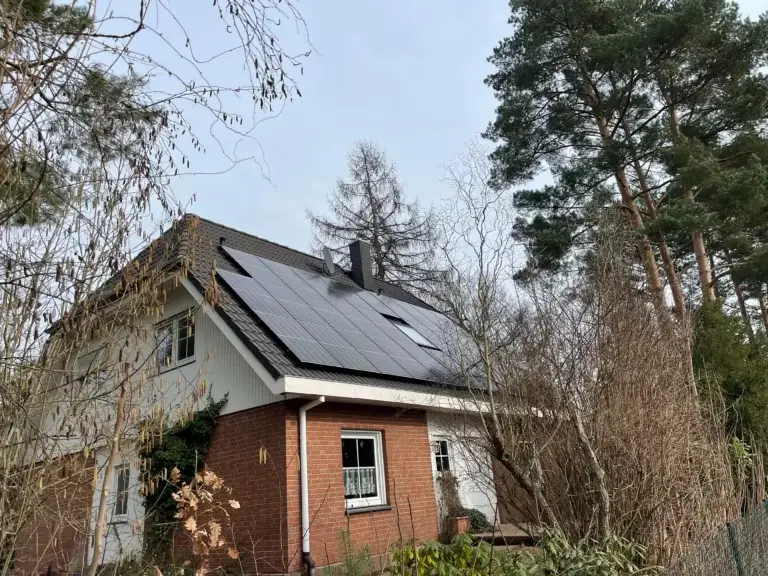 Alphatank Monteure bei der PV-Installation